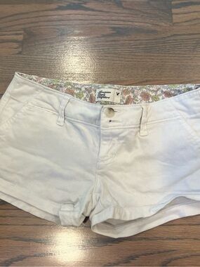 American Eagle Outfitters White Stretch Denim Shorts size 00